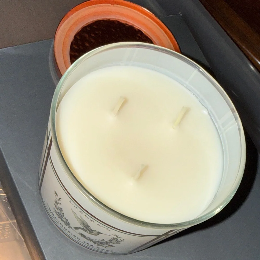 Bath & Body Works Hummingbird Tea Cake Candle with Copper Lid - Picture 3 of 3